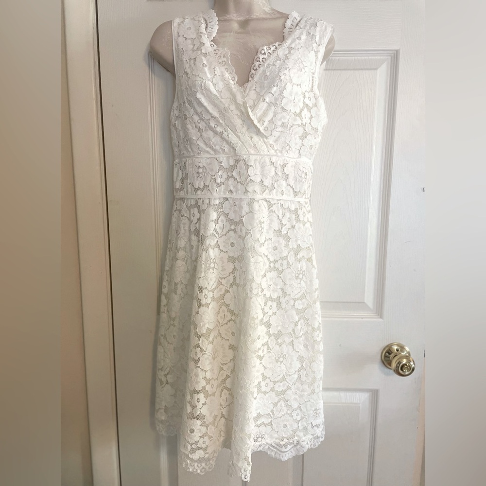 Beautiful Lark & Ro Off‎ White Lace Sleeveless Dress